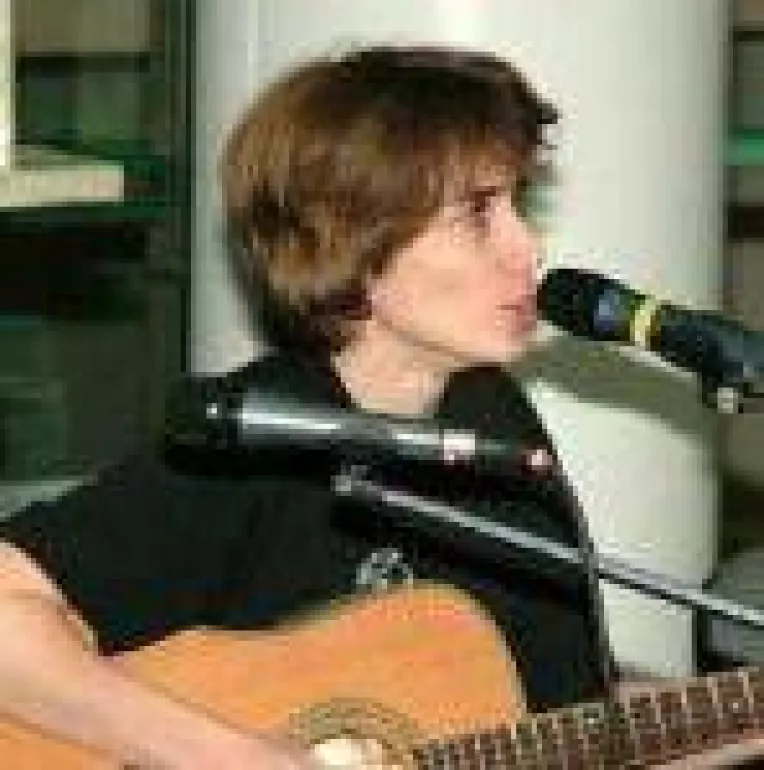 Ada Milea lanseaza albumul "Alcool" la Cafeneaua Verona