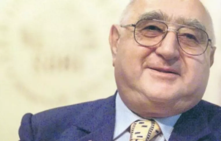 Amintiri cu scriitorul Dinu Sararu, un boier adevarat al literaturii romane, care implineste astazi 85 de ani