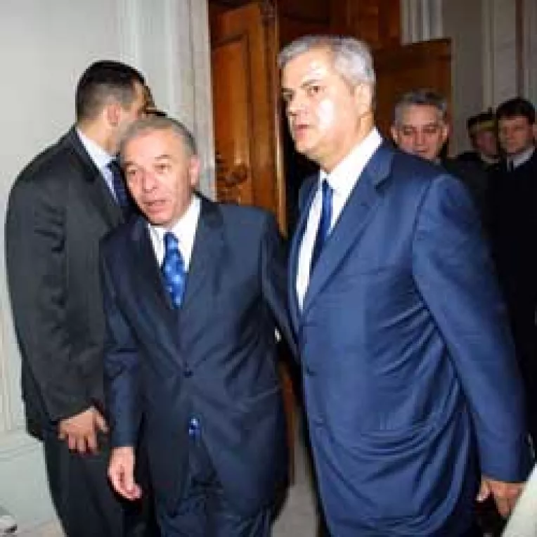 Baronii locali, la schimb cu Nastase si Vacaroiu