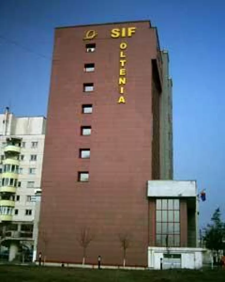 Bosii de la SIF Oltenia se dau actionari marunti