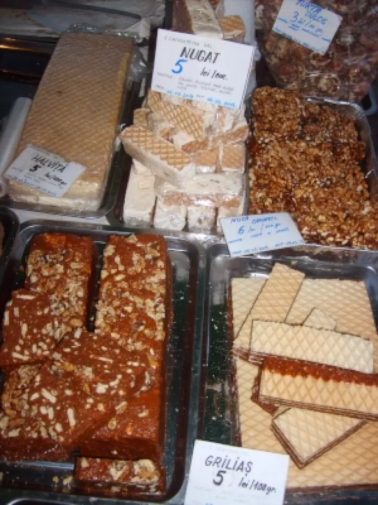 Casa Petra SRL de la Lipova, Arad, a participat la Piata Taraneasca de la MTR cu 20 de sortimente de dulciuri