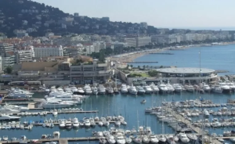 China investeste un miliard de $ pentru constructia unui oras al filmului in stil frantuzesc 