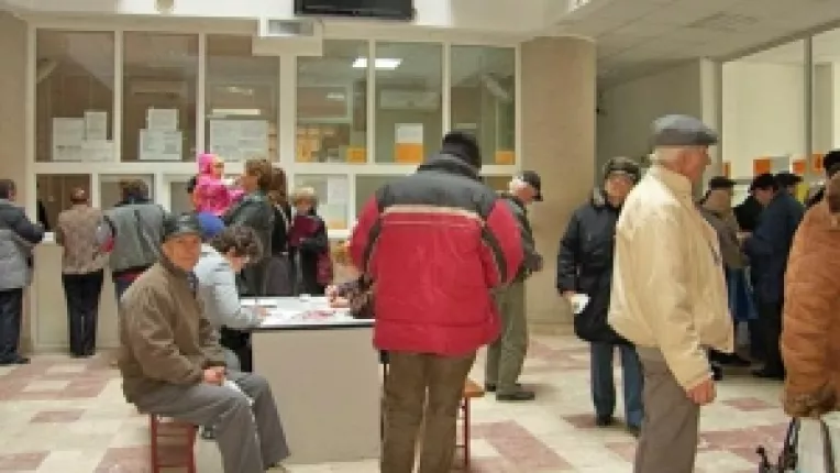 Economie de spatiu. Angajatii a 4 directii judetene se inghesuie intr-o singura cladire