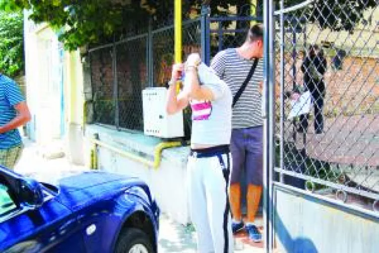 Fiu de politist, membru  al unei grupari de carderi