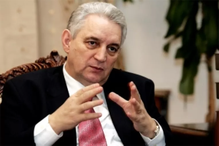 Ilie Sarbu: "Intram in normalitate. Romania primeste cele 171
de milioane de euro din programul SAPARD"