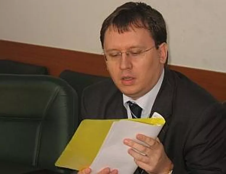 Incep sa apara disidentii in PNL. Primul este din Iasi