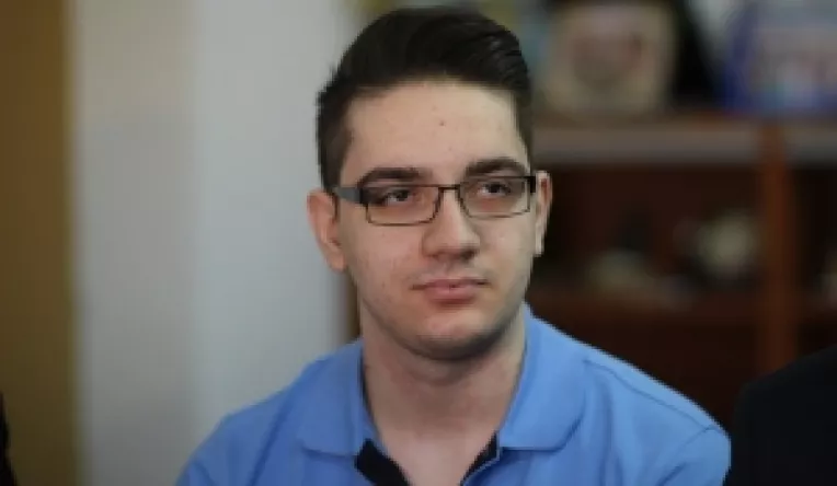 Reportaj de Magda Marincovici: Elevul Dragos Serban din Constanta a descoperit o metoda non-invaziva de stabilire a naturii unei tumori cerebrale