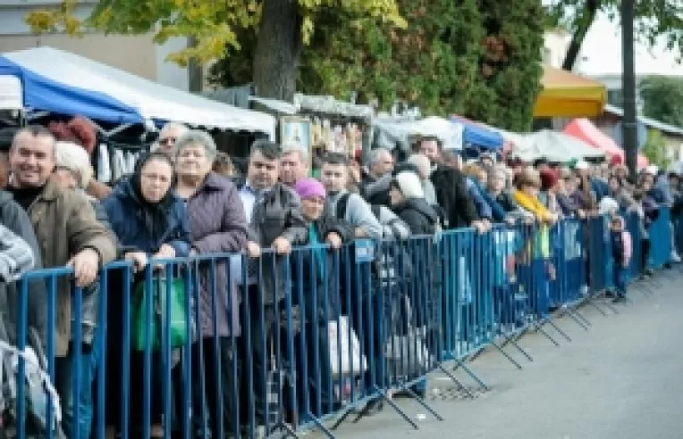 Un text emotionant despre pelerinii care stau la coada, la moastele Sfintei Parascheva