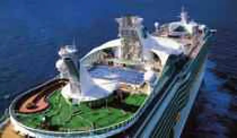 Victor Ponta se afla pe vasul de croaziera Oasis of the Seas intr-o excursie de o saptamana in Caraibe